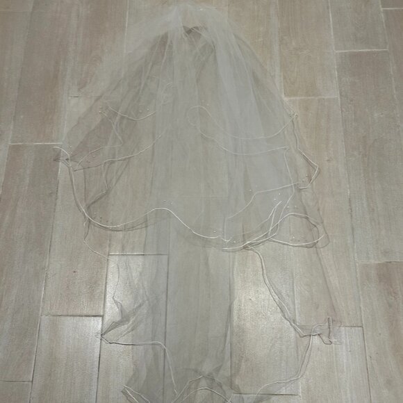 David's Bridal Wedding Bridal White Beaded Veil - Picture 6 of 15